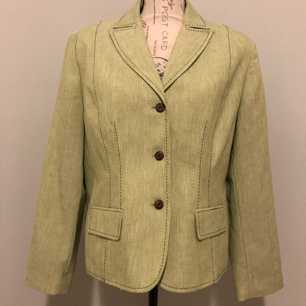 Hillary isn’t the only 1 to rock a pant suit